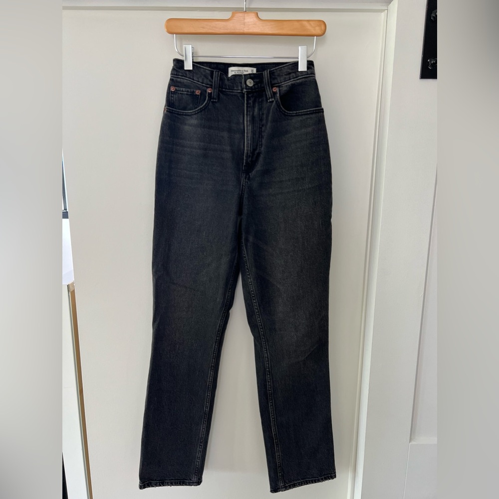 Black Abercrombie Curve Love Ultra High Rise 90s Straight Jean 25 (0) NWOT